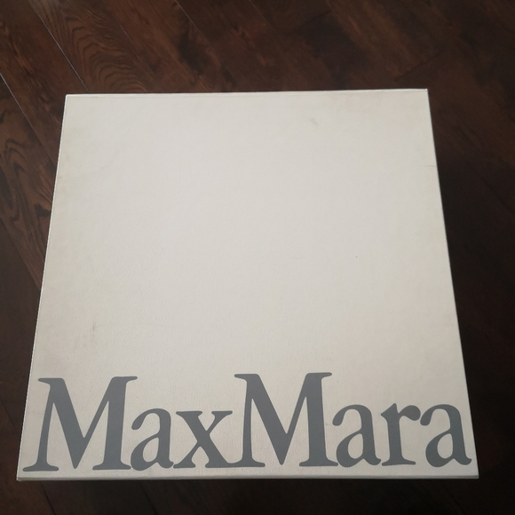 MAXMARA large box - Picture 3 of 3